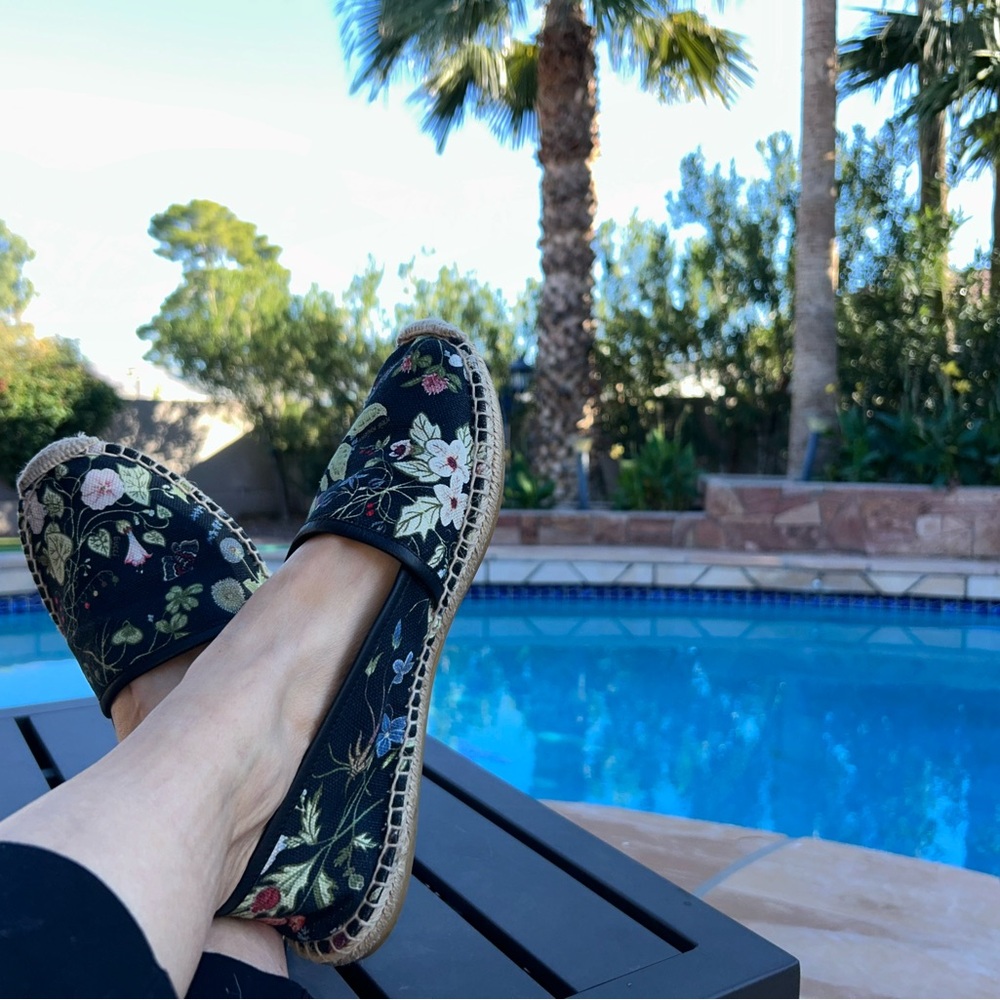 Gucci canvas “Pilar” Floral Espadrille flats size 40